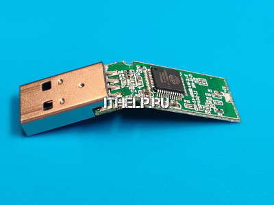 Фото сломанных USB флешек с механическими повреждениями